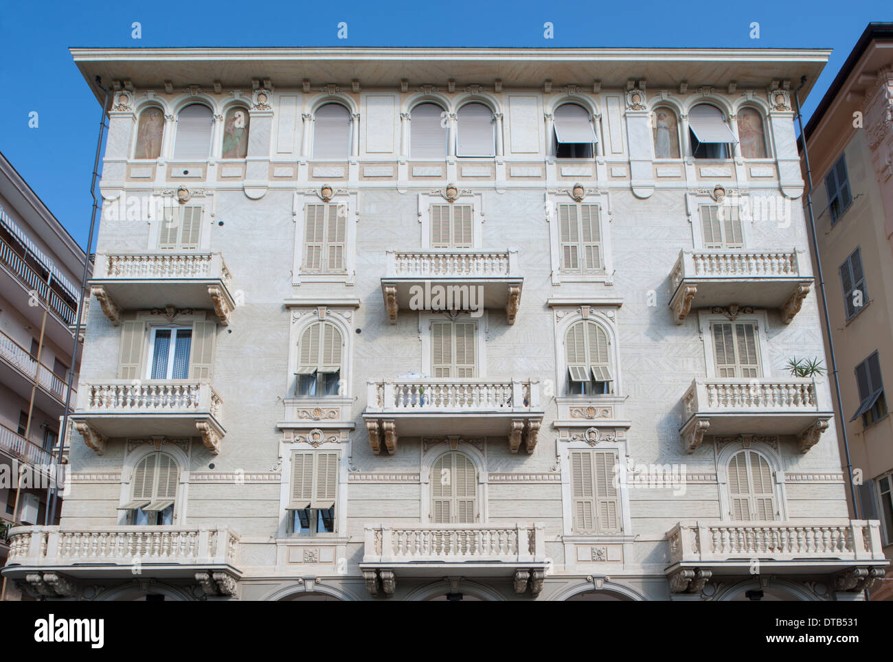 Chiavari, Italien, Fassade eines Wohnhauses am Piazza Roma Stockfoto