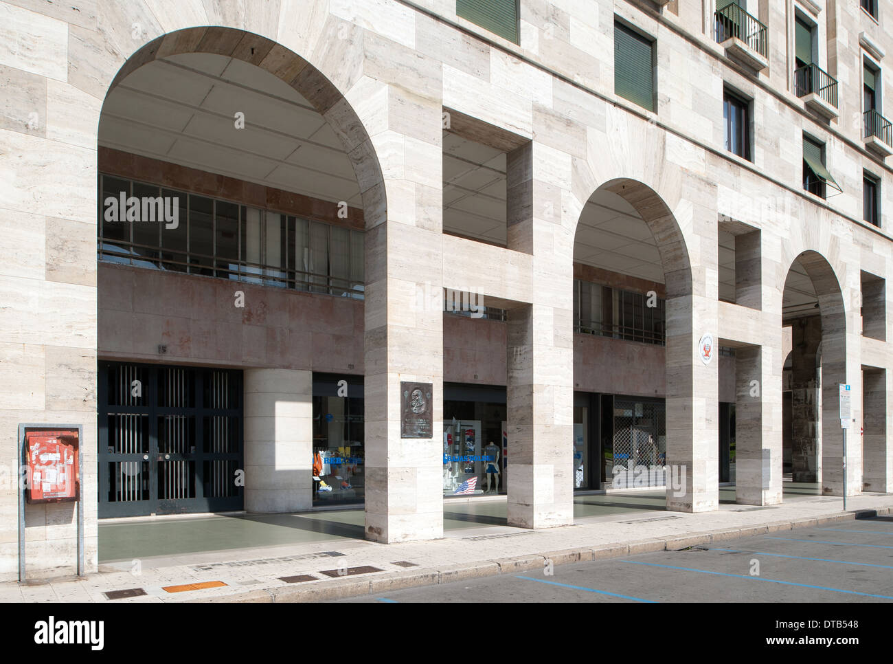 Genua, Palazzo INPS nach typisch für diese Zeit von Marcello Piacentini, Baujahr 1937 Stockfoto