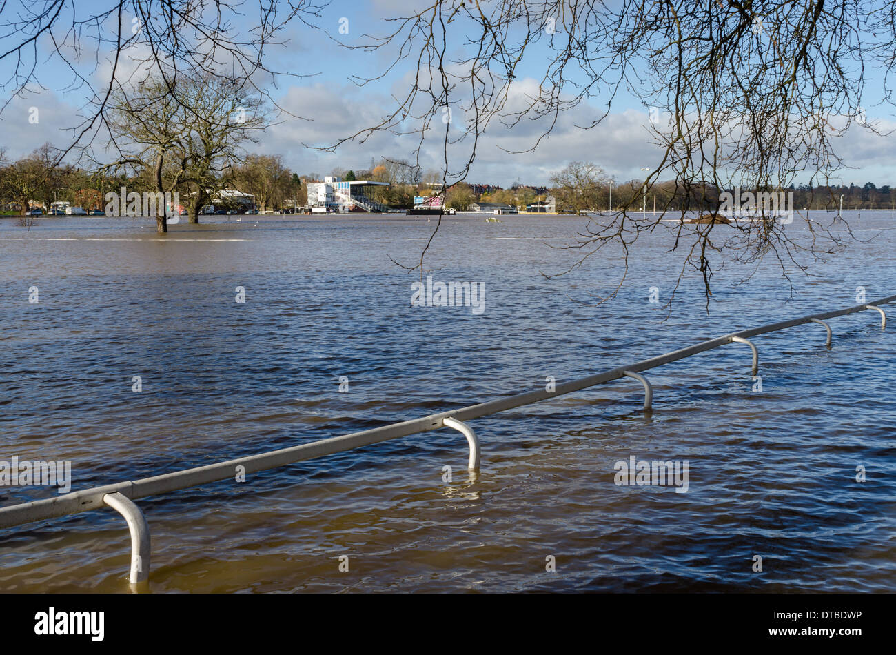 Worcester Rennbahn unter Wasser in den Überschwemmungen des Jahres 2014 Stockfoto