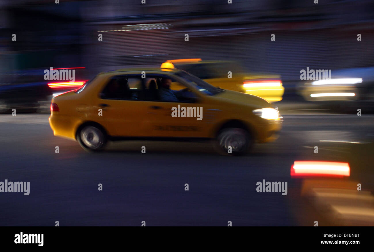 Türkische Taxi in der Nacht Stockfoto