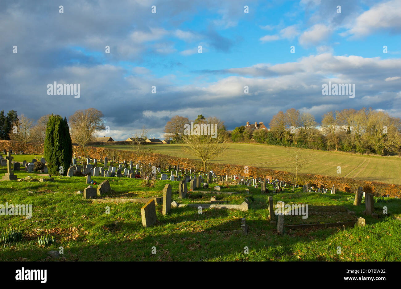 Friedhof der St. Marien Kirche, Hartley Wintney, Hampshire, England uk Stockfoto