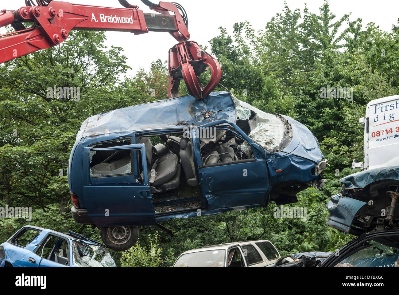 Zerquetschten Autos im Schrott Hof UK Stockfoto