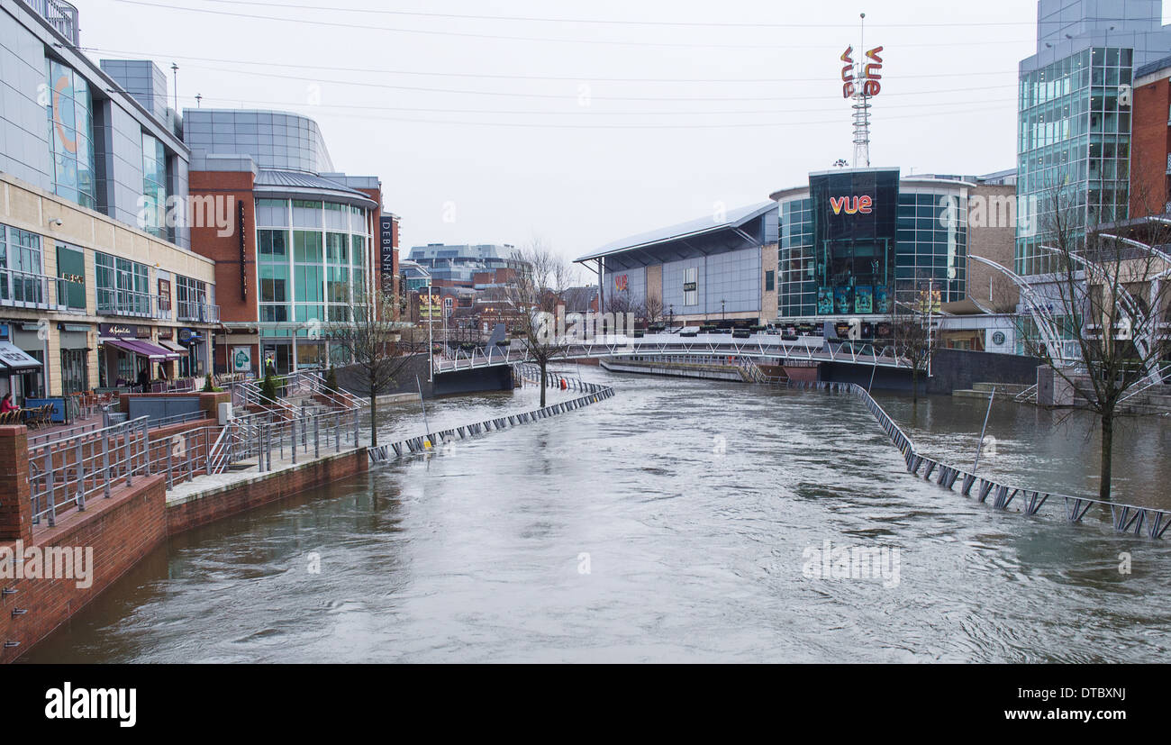 Fluß Kennet Überschwemmungen in Reading Oracle Shopping Centre Stockfoto