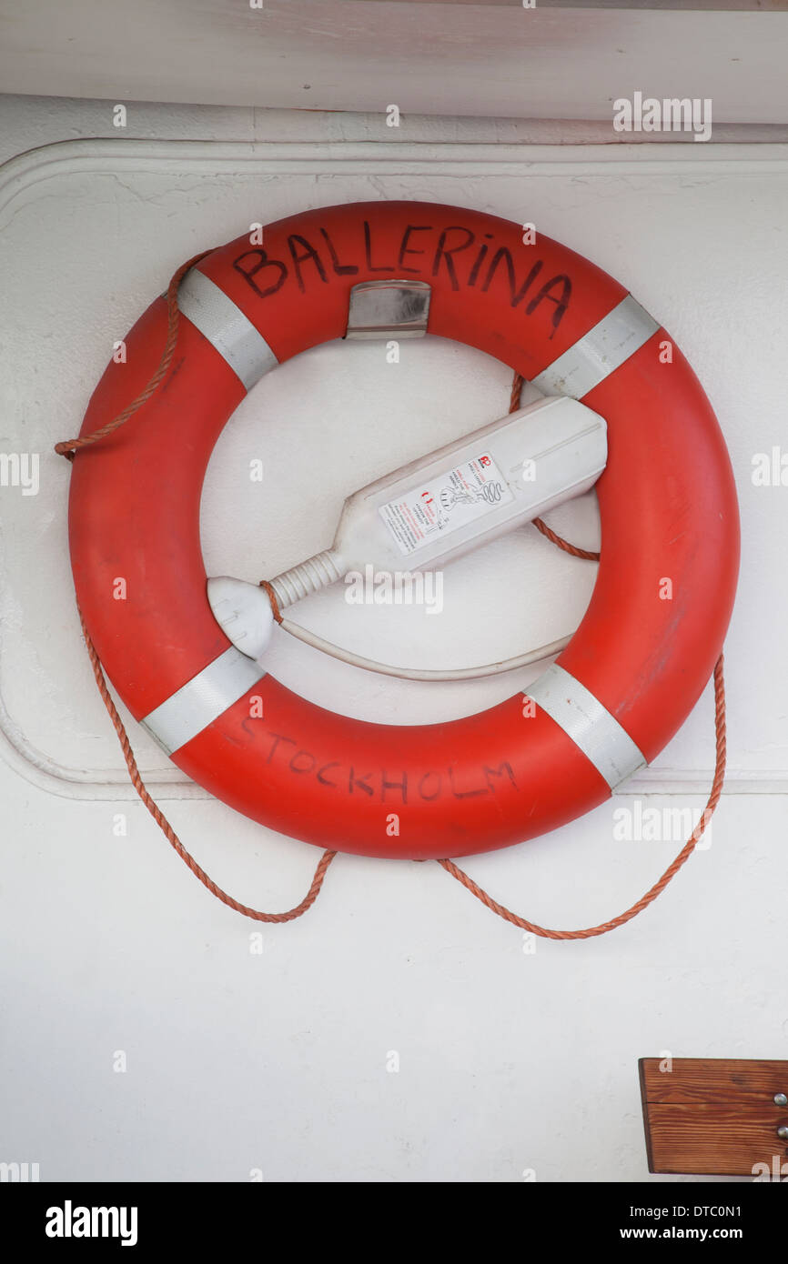 Rettungsring Schiff hängen Stockfoto