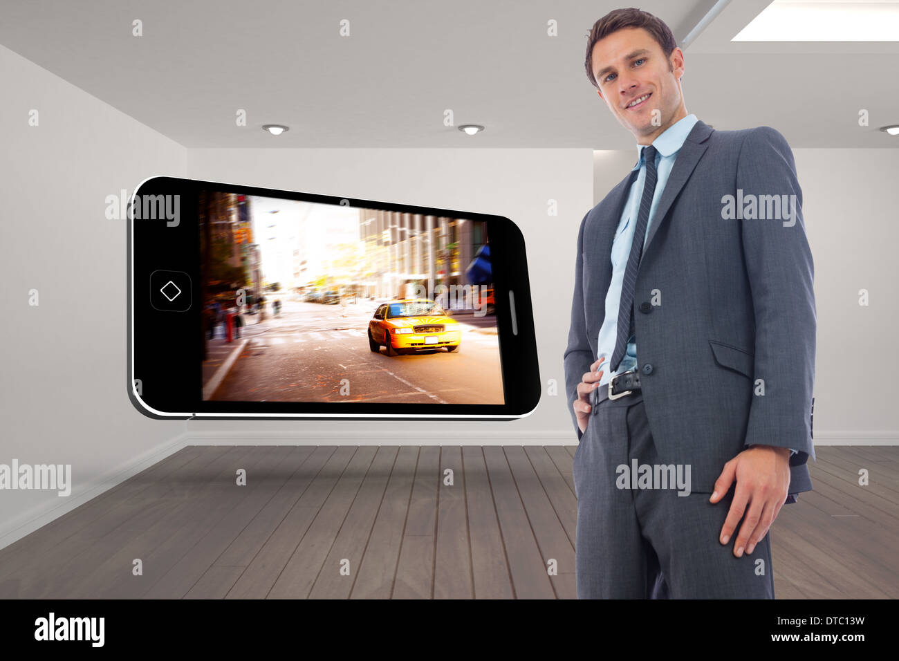 Zusammengesetztes Bild von fröhlich Geschäftsmann mit Hand auf Hüfte Stockfoto