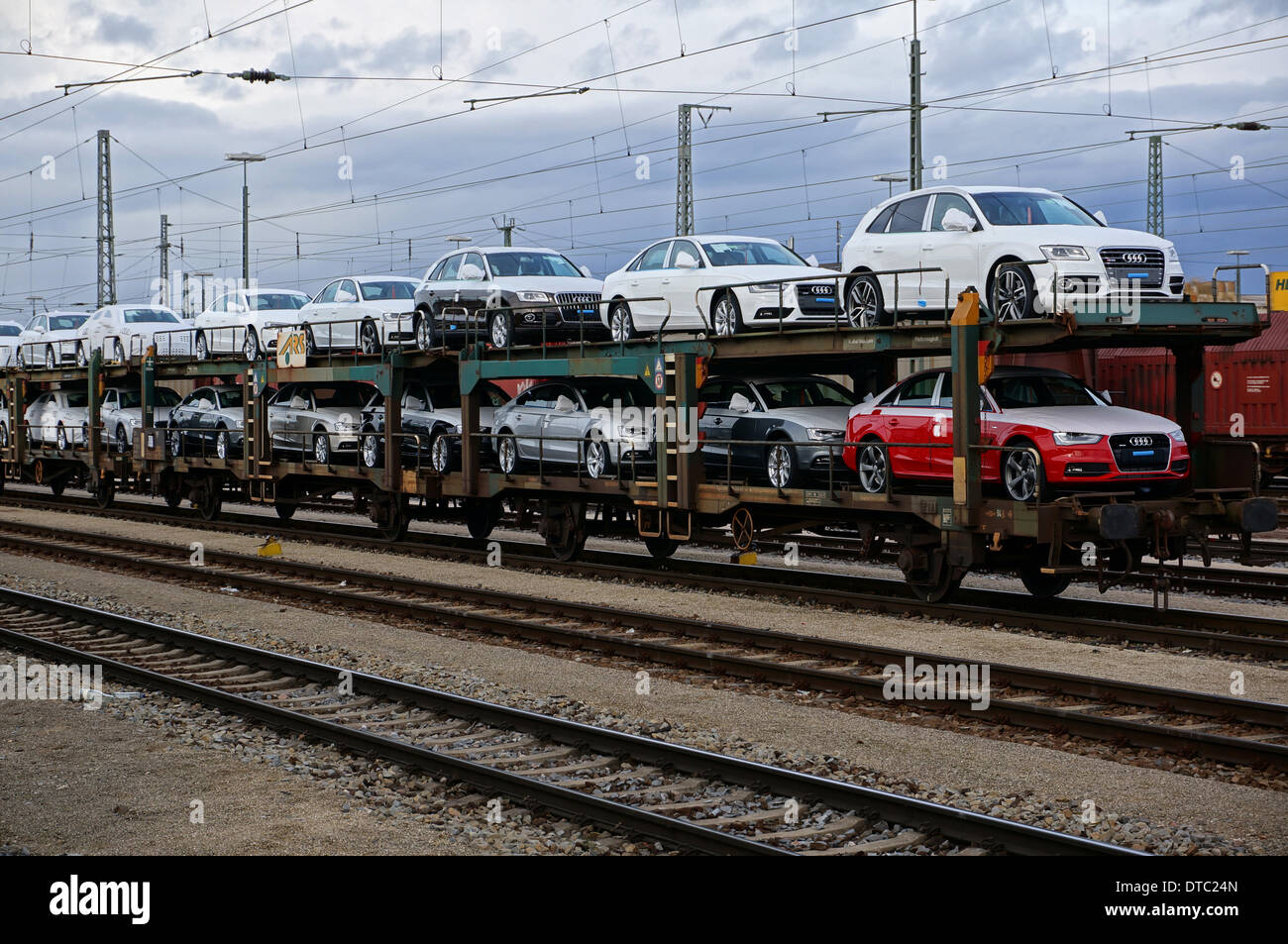 Deutschland: Audi Neuwagen auf Güterzüge in Ingolstadt (Audi-zentrale) - 9. Februar 2014 Stockfoto