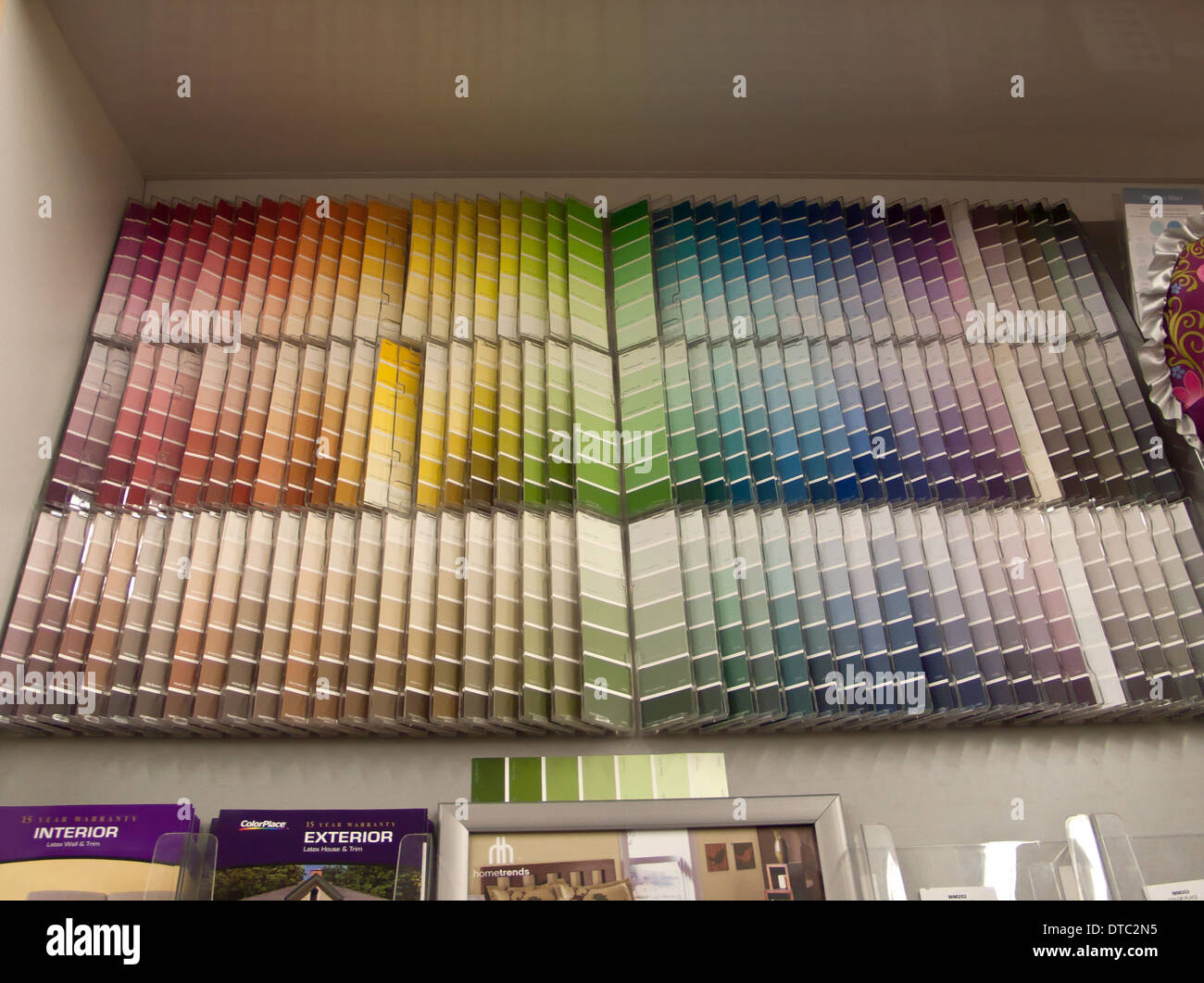 Farbe Probe Gang bei einem Walmart Stockfoto