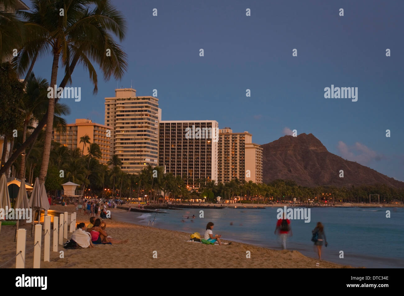 Abendlicht über Diamond Head und Waikiki Beach, Honolulu, Oahu, Hawaii Stockfoto