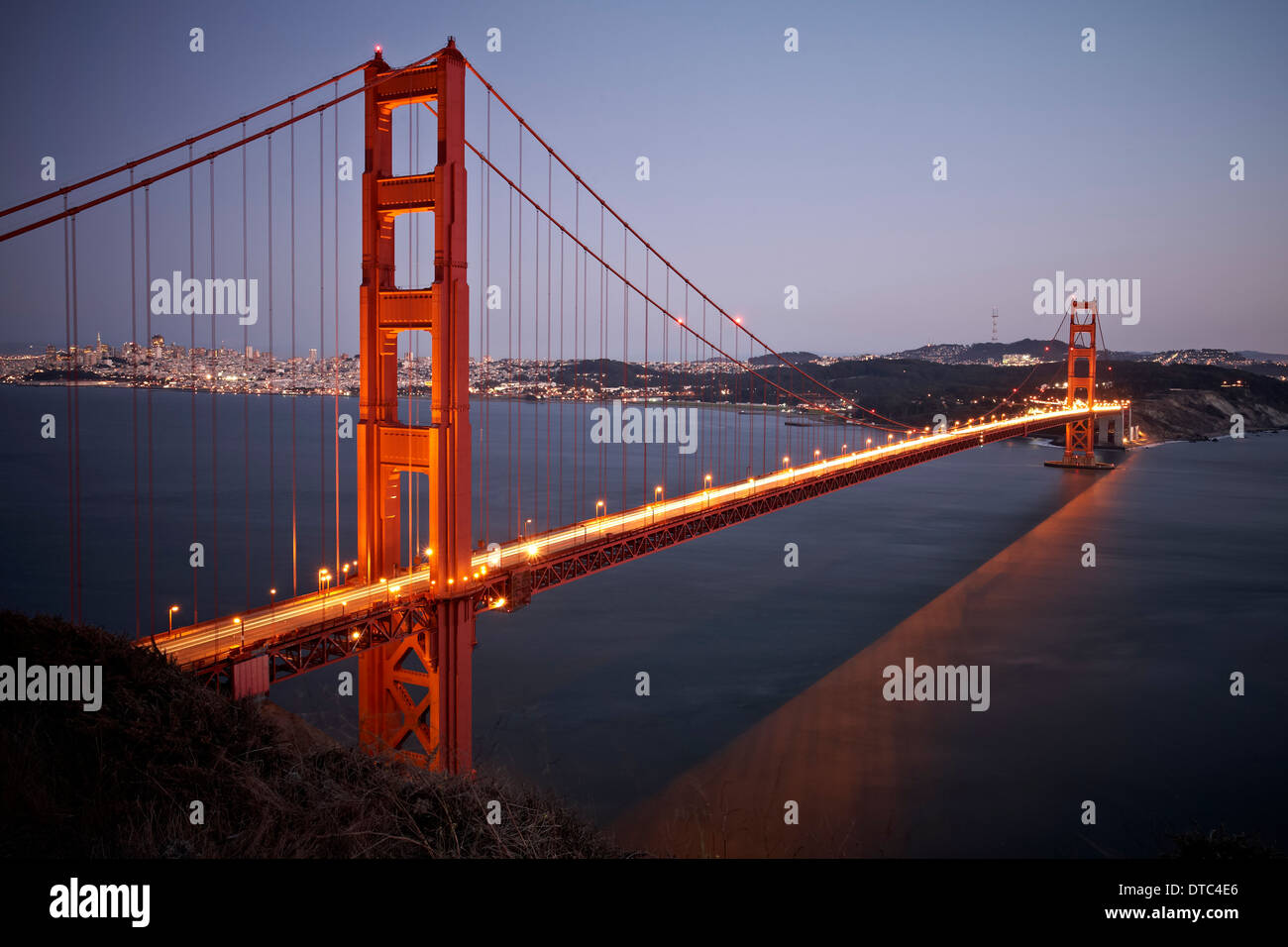 Malerische Aussicht auf die Golden Gate Bridge in der Dämmerung, San Francisco, Kalifornien, USA Stockfoto