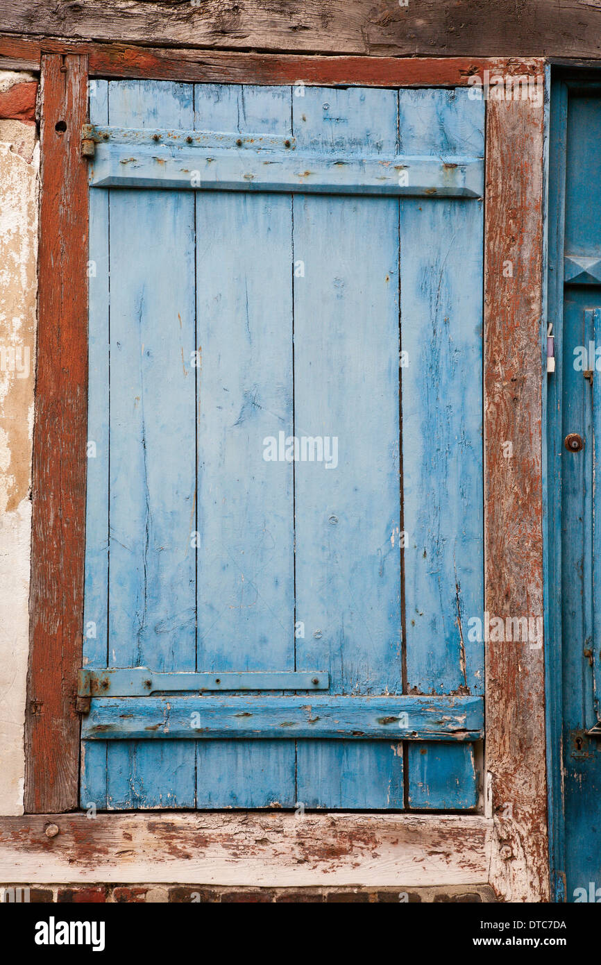 Bemalte Verschluss ein Fachwerkbau aus dem 16. Jahrhundert in Honfleur, Normandie, Frankreich Stockfoto