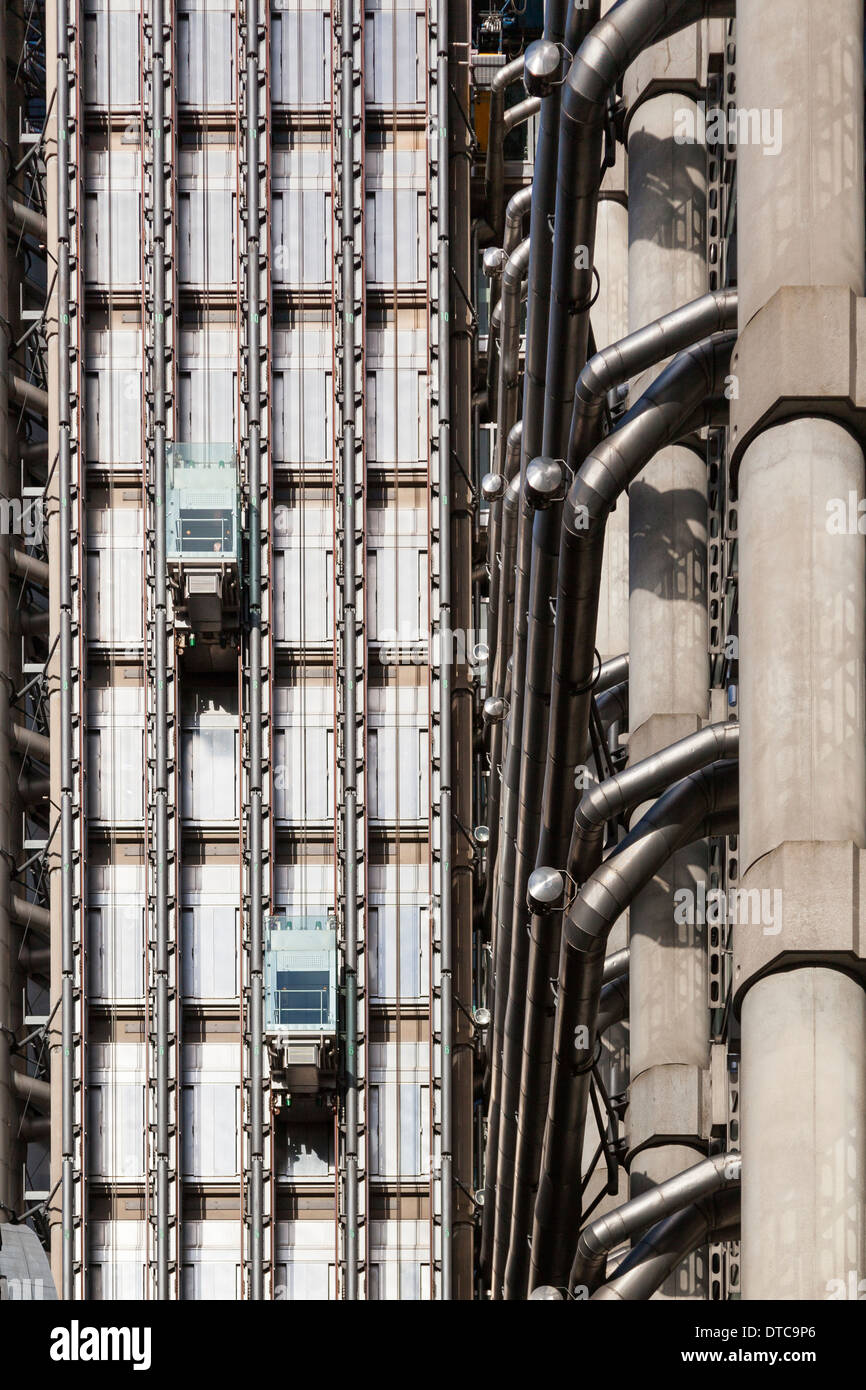 Aufzüge, Lloyds of London Gebäude, Stadt, London, Großbritannien Stockfoto