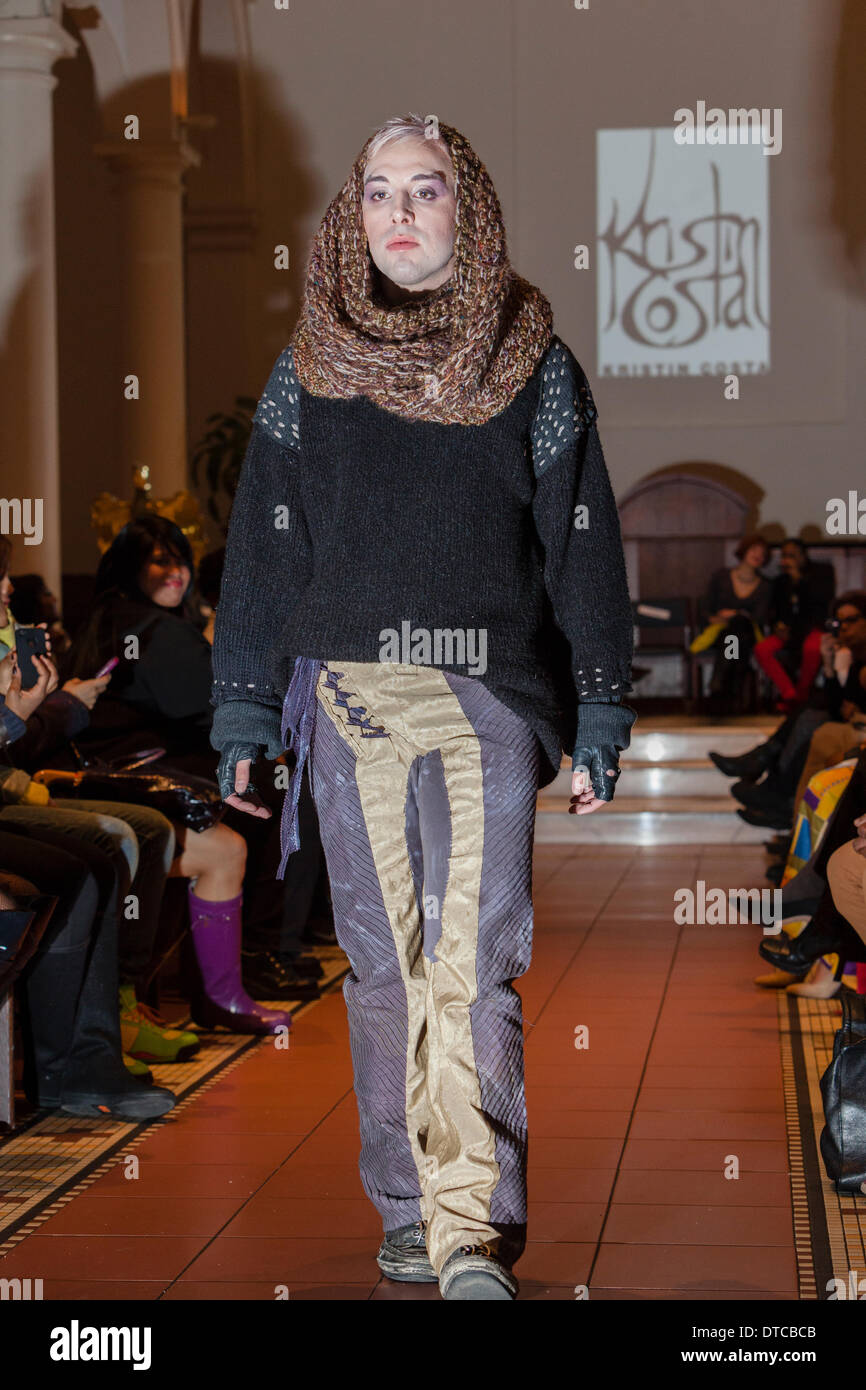 New York Fashionweek. Eine Modenschau Februar, 13 im Heiligen Apostel Ballroom in Chelsea, Manhattan. Dieses Ereignis war ein Vorteil für die Love146.org zu Ende Kinderhandel. Auf diesem Foto: Mode-Designer Kristin Costa (Couture Fashion Week, Victoria Secret Flügel mit Izquierdo Studios) präsentiert "Schattenseite". Stockfoto