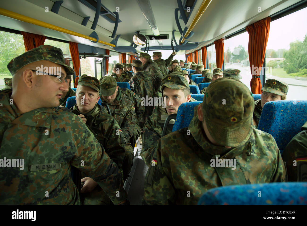 Illkirch-Grafenstaden, Frankreich, Soldaten des JgBtl 291 auf dem Weg zu einer Uebungseinheit Stockfoto