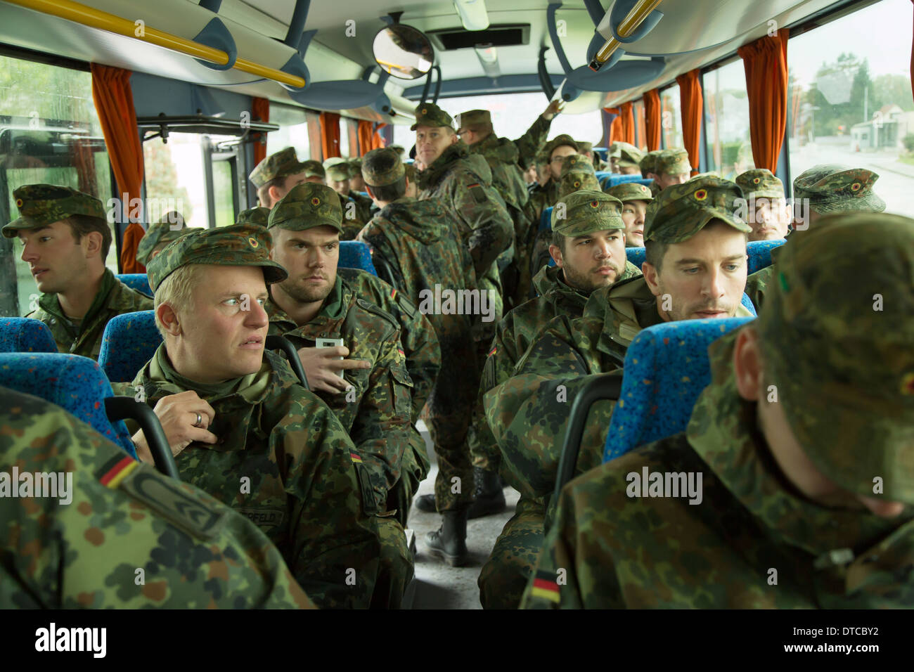 Illkirch-Grafenstaden, Frankreich, Soldaten des JgBtl 291 auf dem Weg zu einer Uebungseinheit Stockfoto