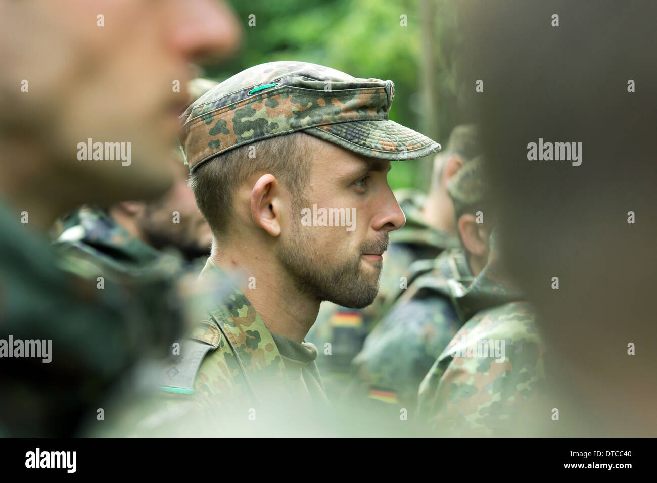 Illkirch-Grafenstaden, Frankreich, Soldaten des JgBtl 291 bei einem Training in den Wald Stockfoto