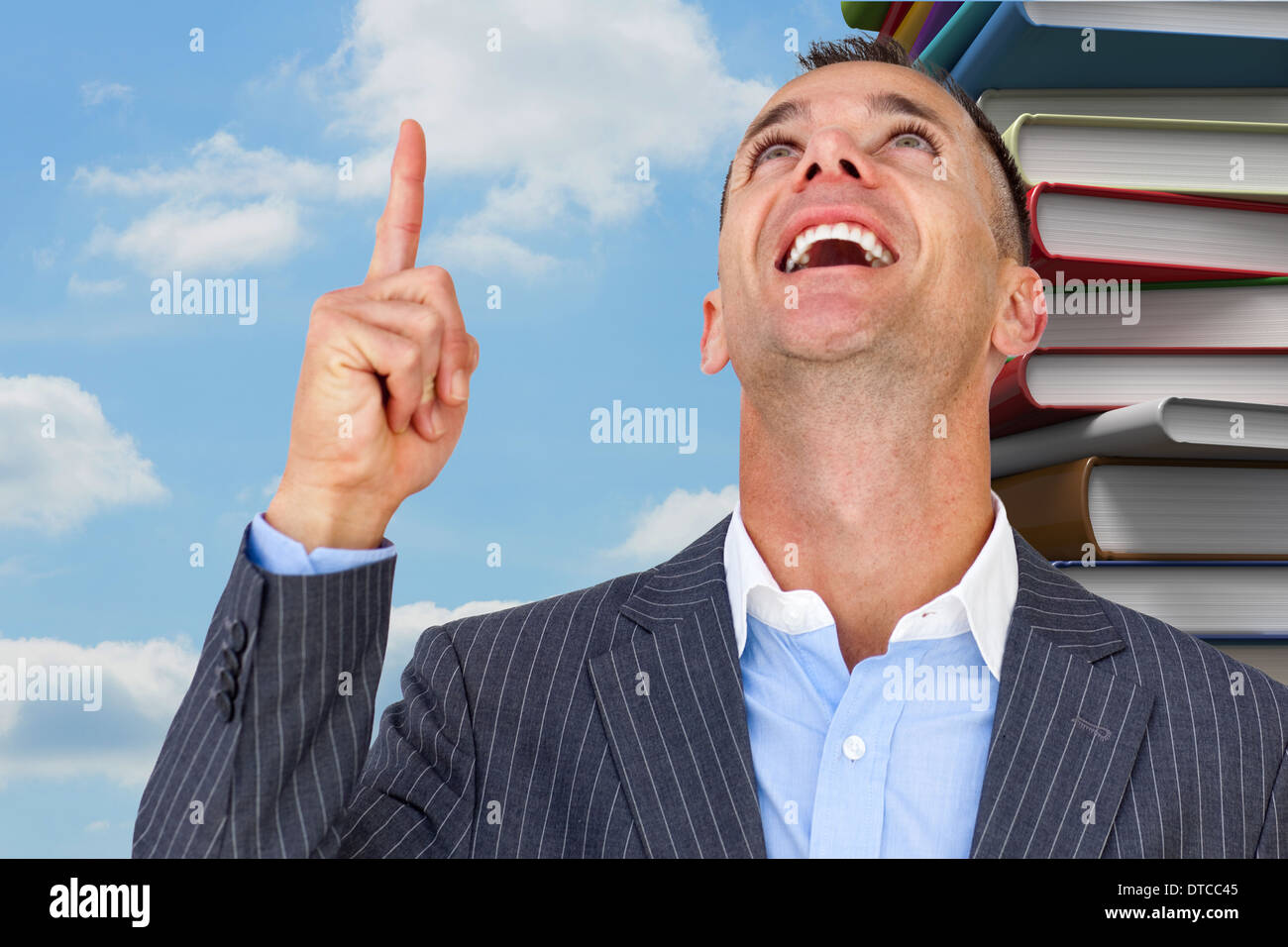 Zusammengesetztes Bild von fröhlich Geschäftsmann weisenden Stockfoto