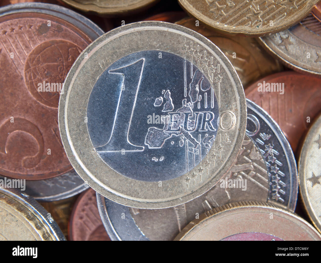 Nahaufnahme der verschiedenen europäischen Währung (EURO)-Münzen. Stockfoto