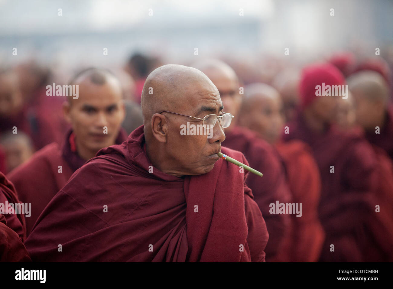 Ein Mönch auf der Ananda Pagado Festival in Bagan Stockfoto