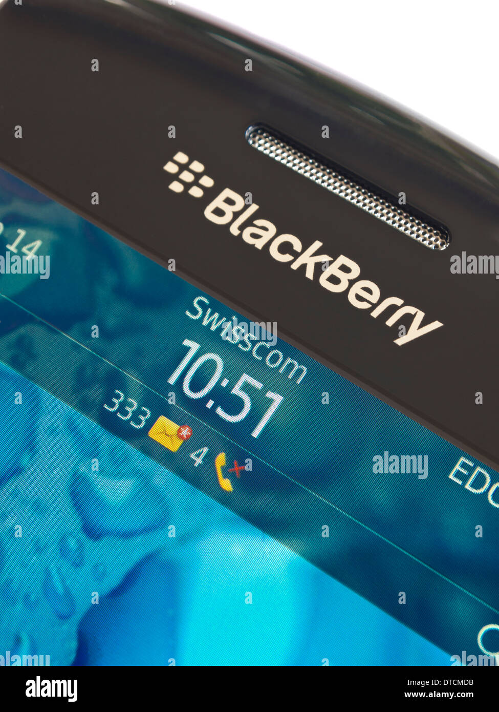 Zürich, Schweiz - 9. September 2012: ein Blackberry-Smartphone zeigt 4 verpasste Anrufe und e-Mails 332 Stockfoto