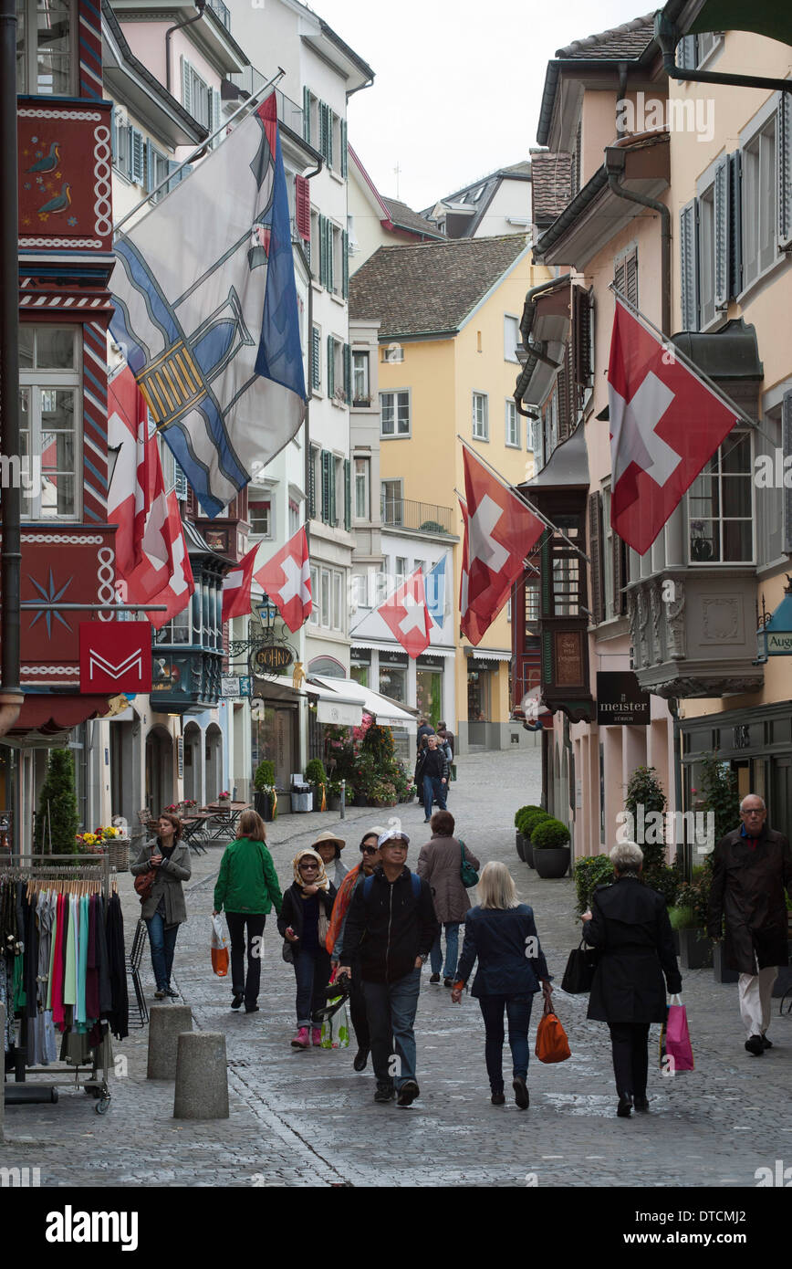 Menschen in der Altstadt von Zürich, Schweiz Stockfotografie - Alamy