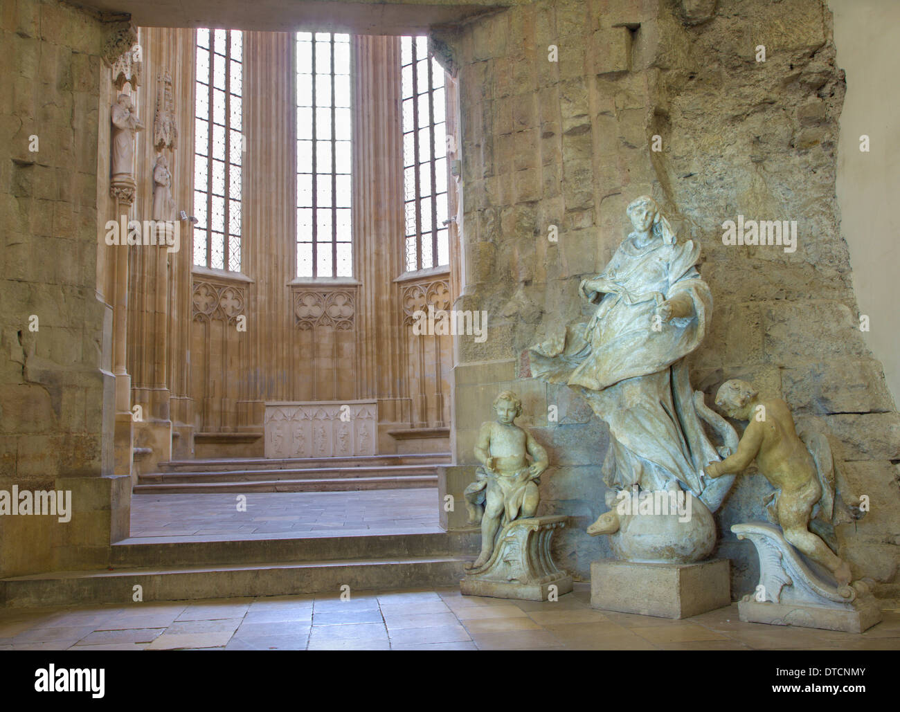 Bratislava - barocke Statue der Unbefleckten in gotische St. Johannes der Evangelist Kapelle neben der Franziskanerkirche. Stockfoto