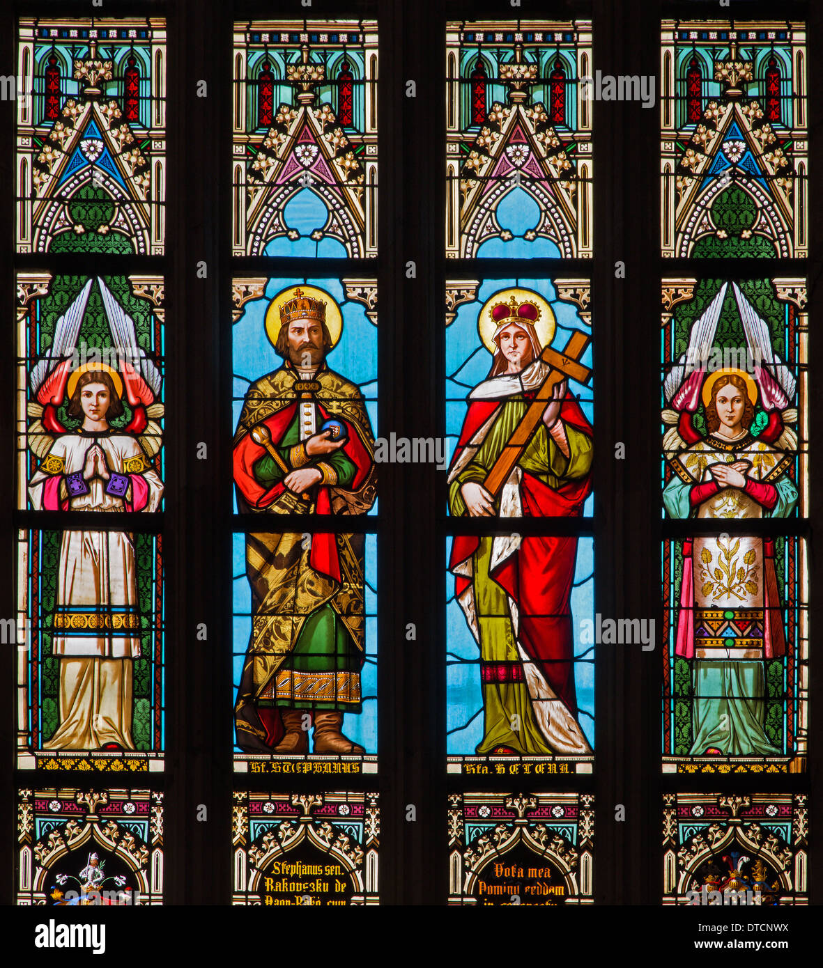 Bratislava - St. Stephan und st. Helen auf der Fensterscheibe am Westportal des Doms st. Matins Stockfoto