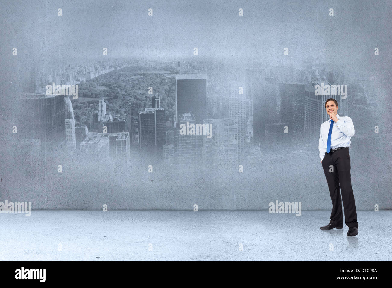 Zusammengesetztes Bild des Denkens Geschäftsmann Kinn berühren Stockfoto