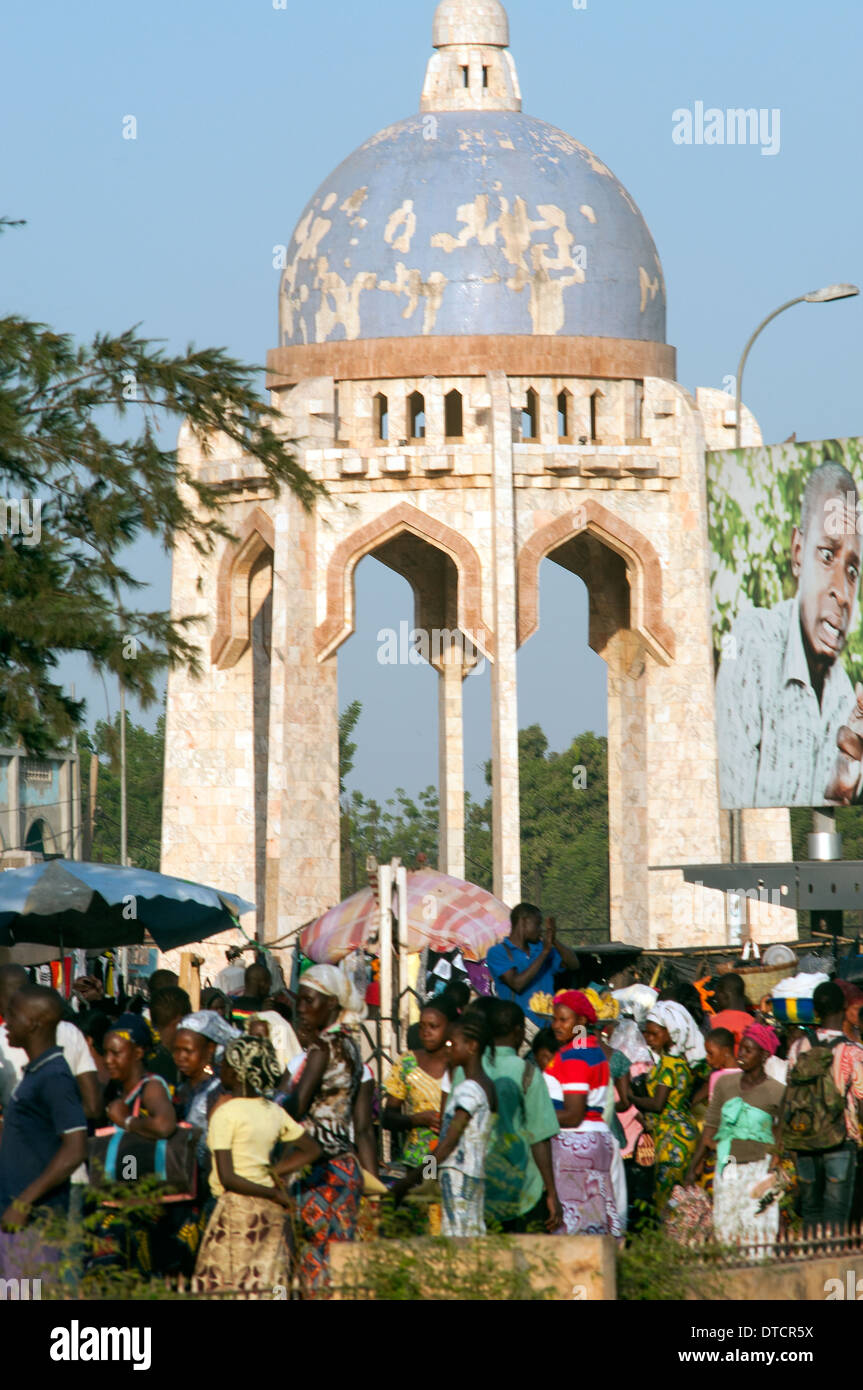 große Marken-Szene mit Al Quoods Denkmal, Bamako, Mali Stockfoto