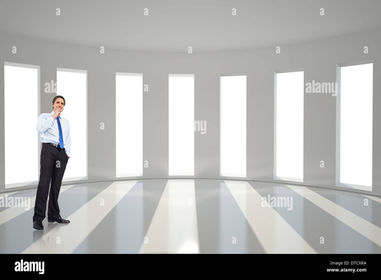 Zusammengesetztes Bild des Denkens Geschäftsmann Kinn berühren Stockfoto