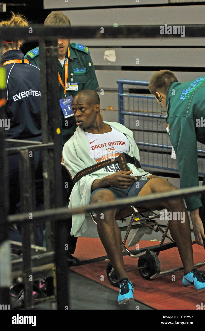 Birmingham, UK 15. Februar 2014 zog James Dasaolu mit einem Verdacht Muskelfaserriss nach dem Gewinn der Herren 60 m letzten Rennen in der NIA Sainsbury's Indoor-grand-prix Stockfoto