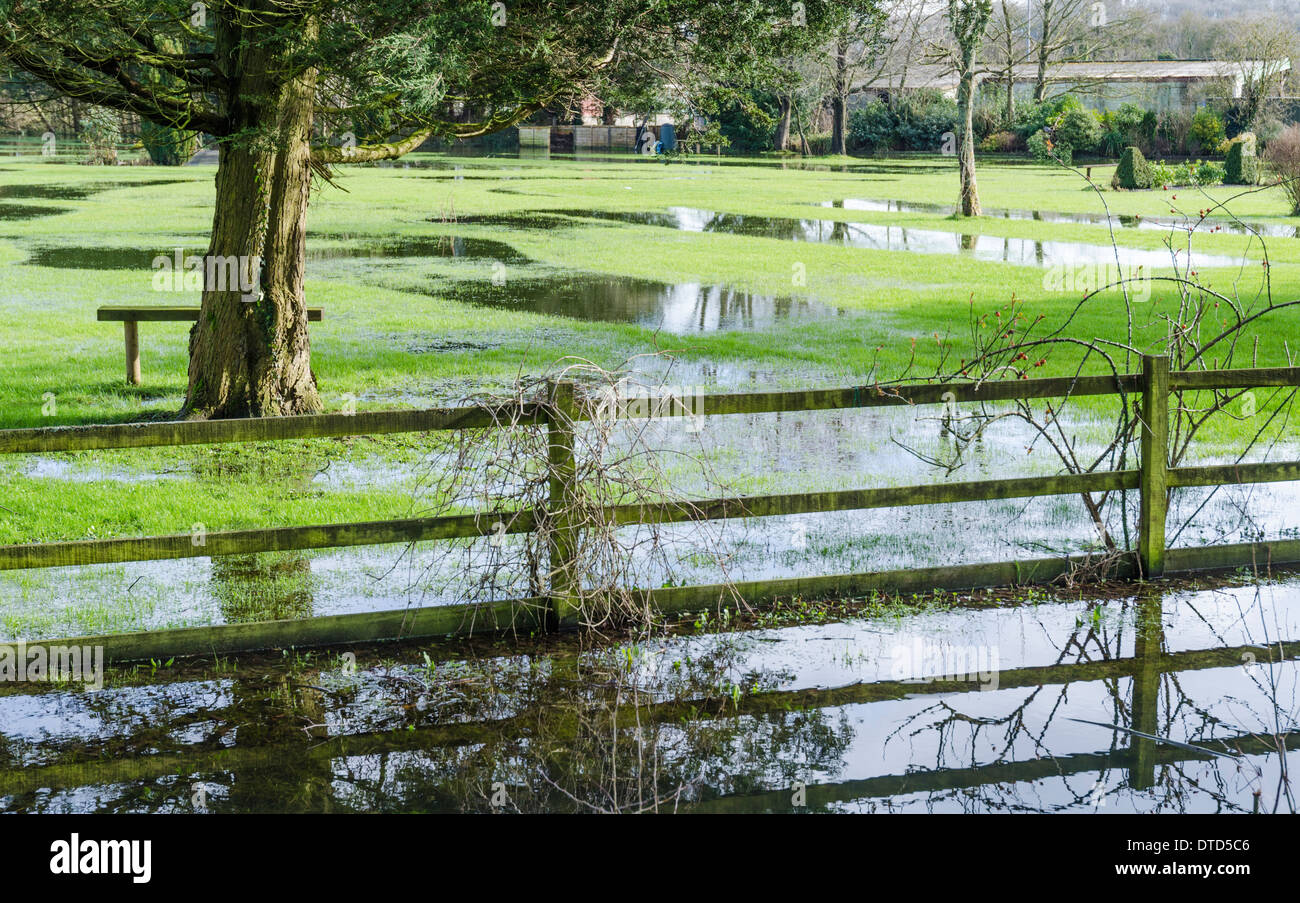 Überschwemmung in einem Park in Arundel, West Sussex, England, UK nach starkem Regen im Februar 2014. Stockfoto