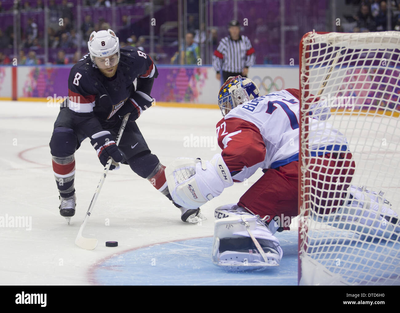 Sotschi, Russland. 15. Februar 2014. 2014 Olympischen Winterspiele - Sotschi, Russia.Hockey USA Vs Russland - Men.USA Hockey JOE PAVELSKI Credit: Jeff Cable/ZUMAPRESS.com/Alamy Live News Stockfoto