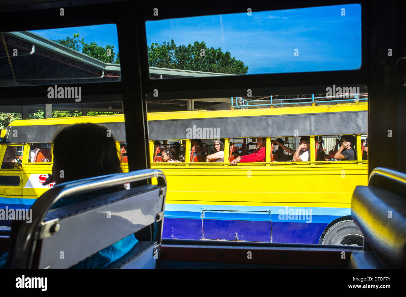 Jeepney station manila -Fotos und -Bildmaterial in hoher Auflösung – Alamy