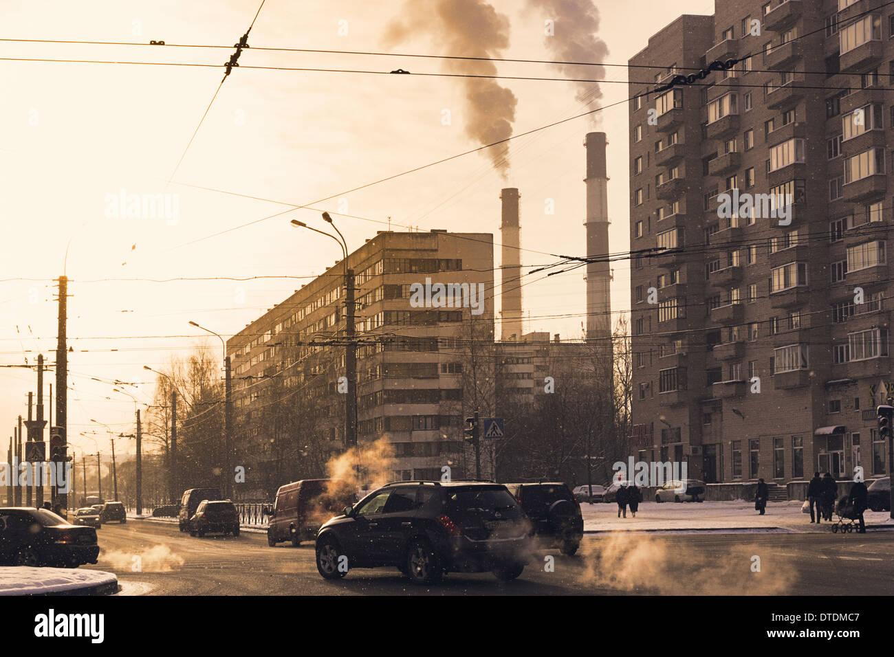Winter-Stadt. Verschmutzung der Umwelt Stockfoto