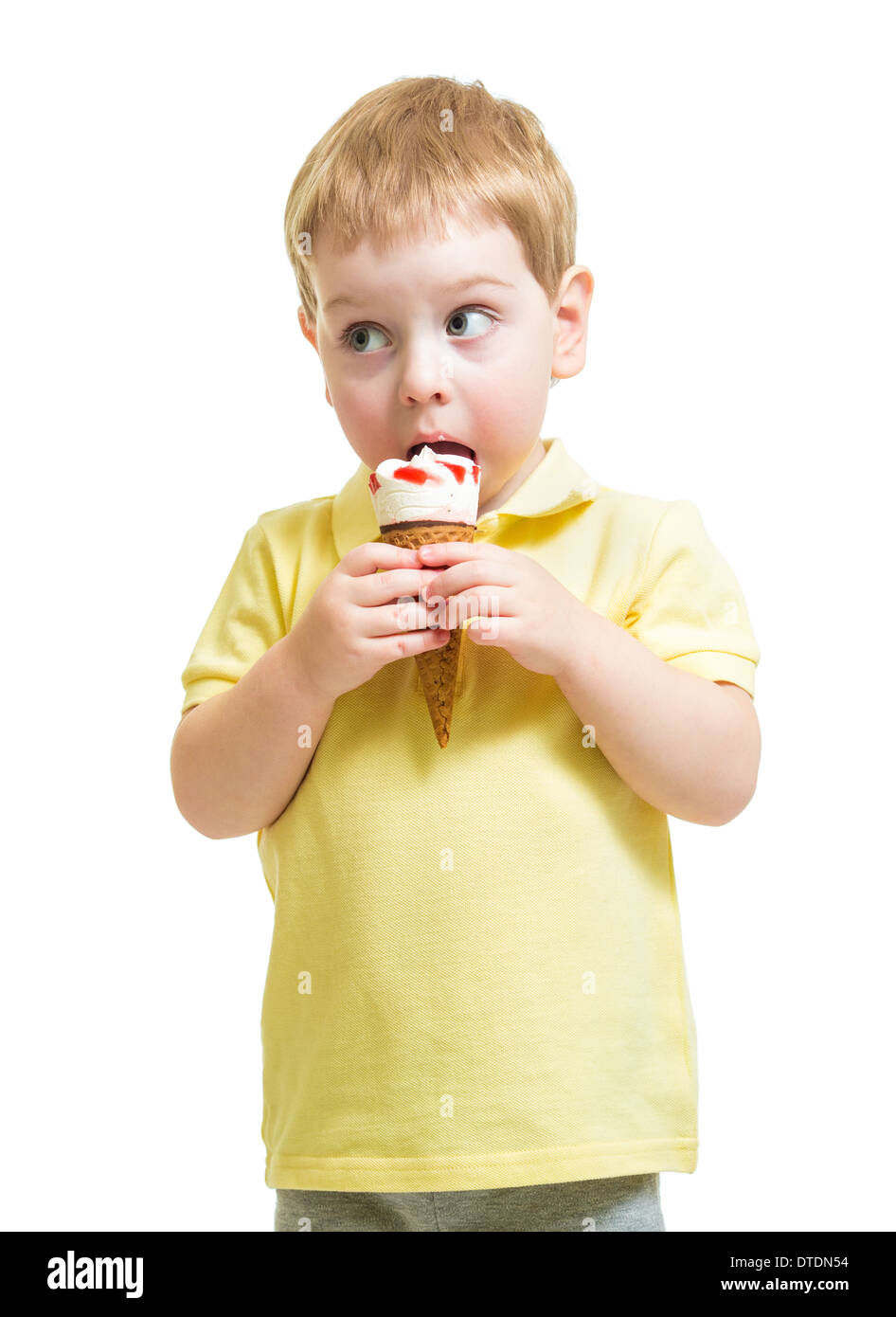 Kid Boy isoliert auf weißem Eis essen Stockfoto