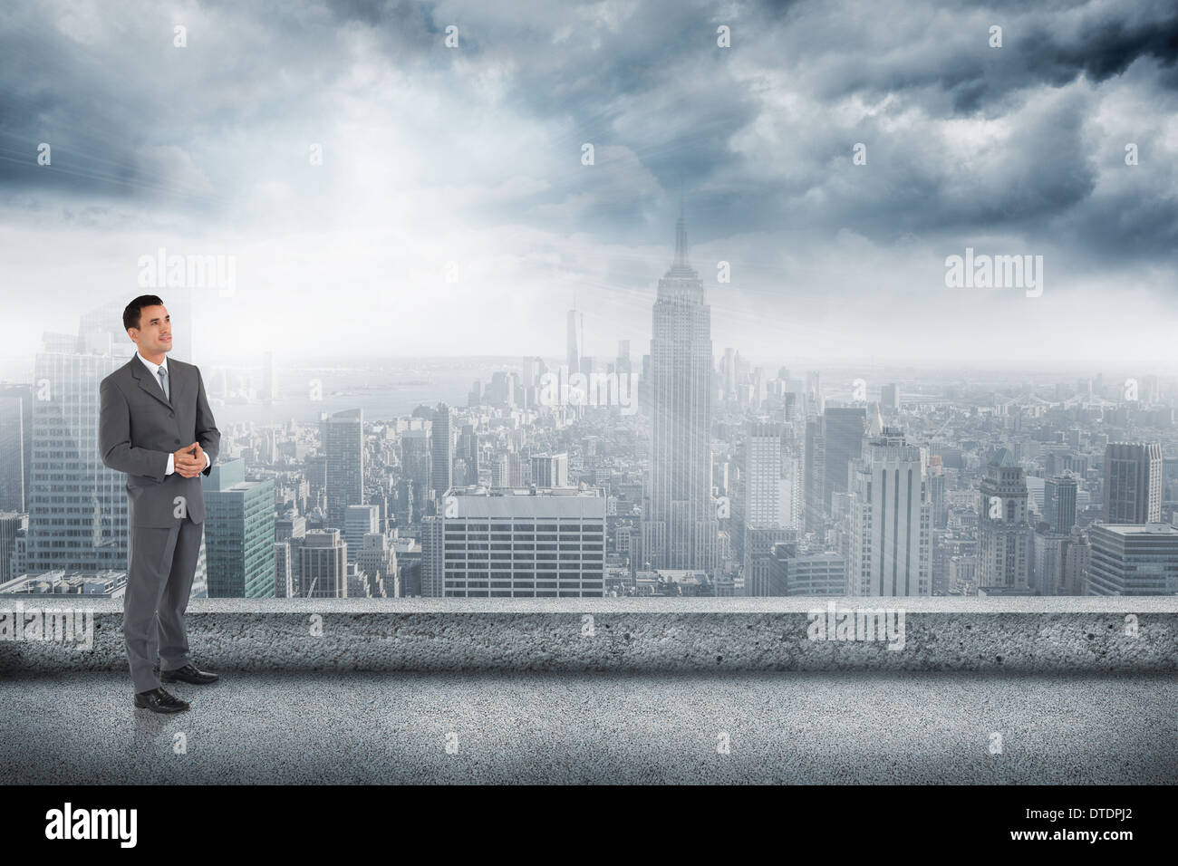 Zusammengesetztes Bild der Geschäftsmann mit gefalteten Händen Stockfoto
