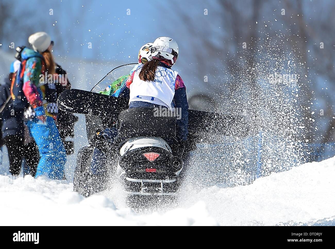 Zoe Gillings (GBR) dauert die Fahrt zurück nach oben nach der Qualifikation für das Halbfinale. Womens Snowbboard Cross - Rosa Khutor Extreme Park - Sotschi - Russland - 16.02.2014 Stockfoto