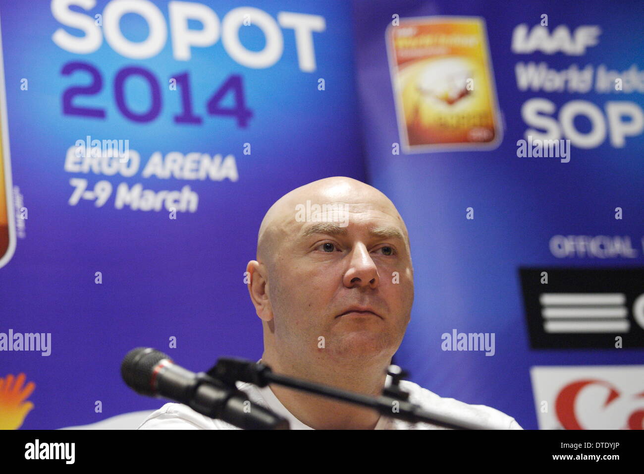 Sopot, Polen 16. Februar 2014-Pressekonferenz vor der IAAF World Indoor Championat Sopot 2014. Bürgermeister von Sopot Jacek Karnowski, Bürgermeister von Torun Michal Zaleski und Olympiasieger Szymon Ziolkowski (im Bild) an der Konferenz teilnehmen. Stockfoto