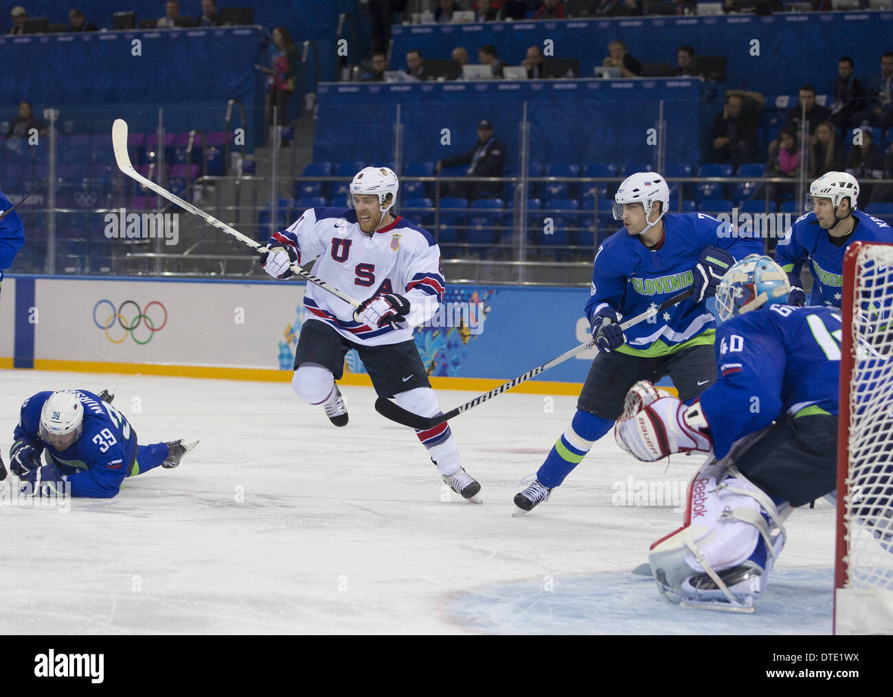 Sotschi, Russland. 16. Februar 2014.  Winter Olympiade - Sotschi, Russia.Hockey USA Vs Slowenien - Men.USA Hockey JOE PAVELSKI Credit: Jeff Cable/ZUMAPRESS.com/Alamy Live News Stockfoto