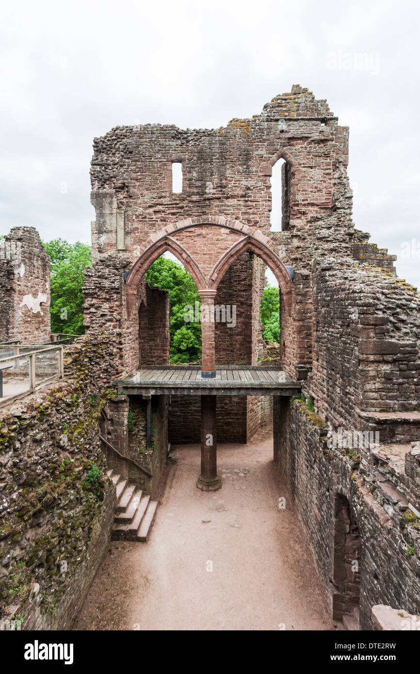 Solarium bei Goodrich Castle, einer mittelalterlichen normannischen Burg in der Nähe von Ross-on-Wye an der walisischen Grenze, gepflegt von English Heritage Stockfoto