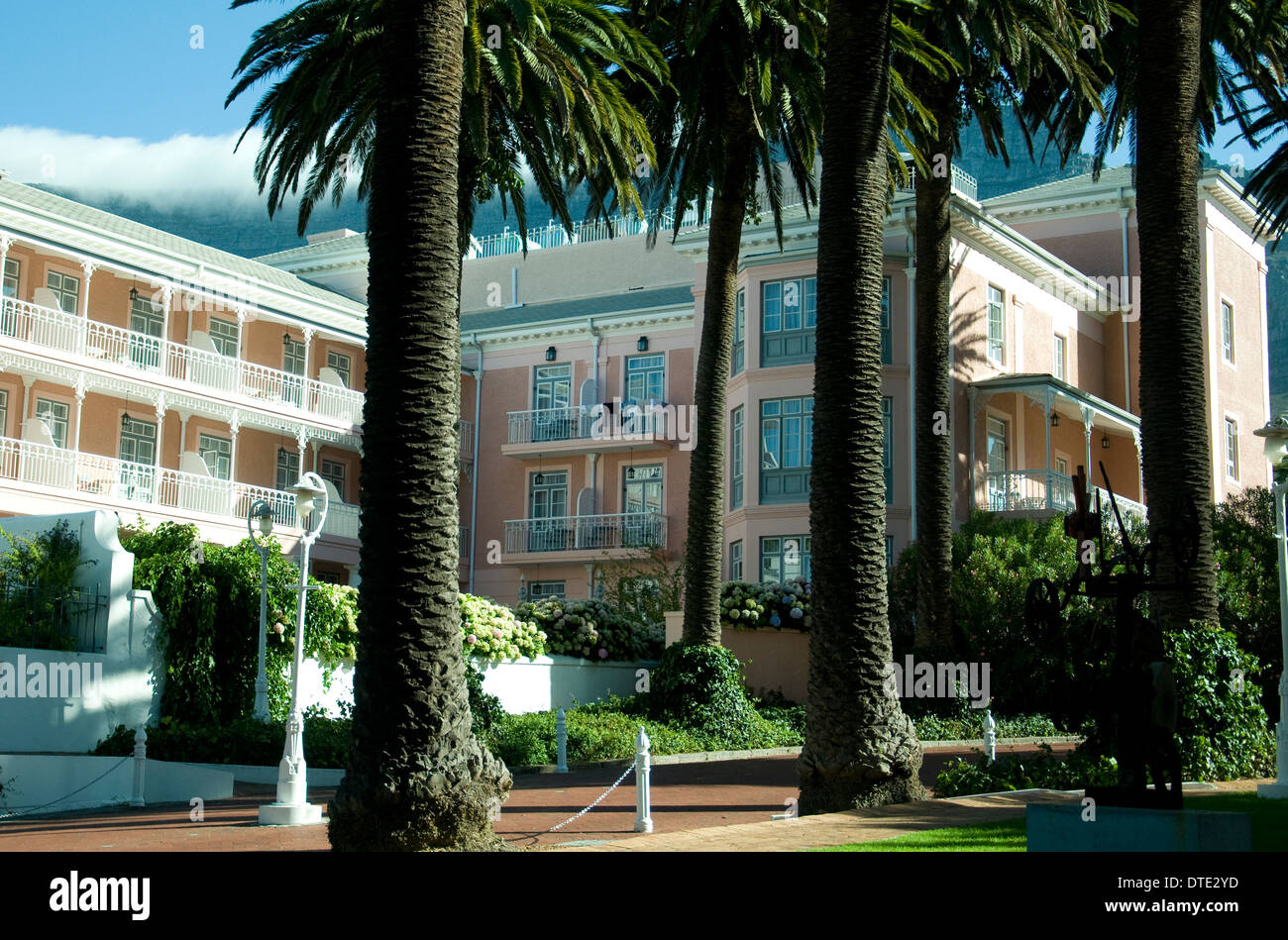 Rosa-walled Zimmer, Teil des historischen und luxuriösen Mount Nelson Hotel in Cape Town, Südafrika, Tafelberg über Stockfoto