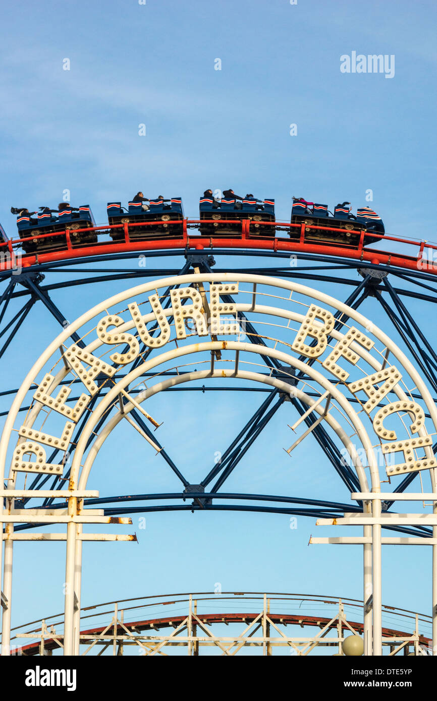 Blackpool Pleasure Beach und der Big one, Achterbahn Stockfoto