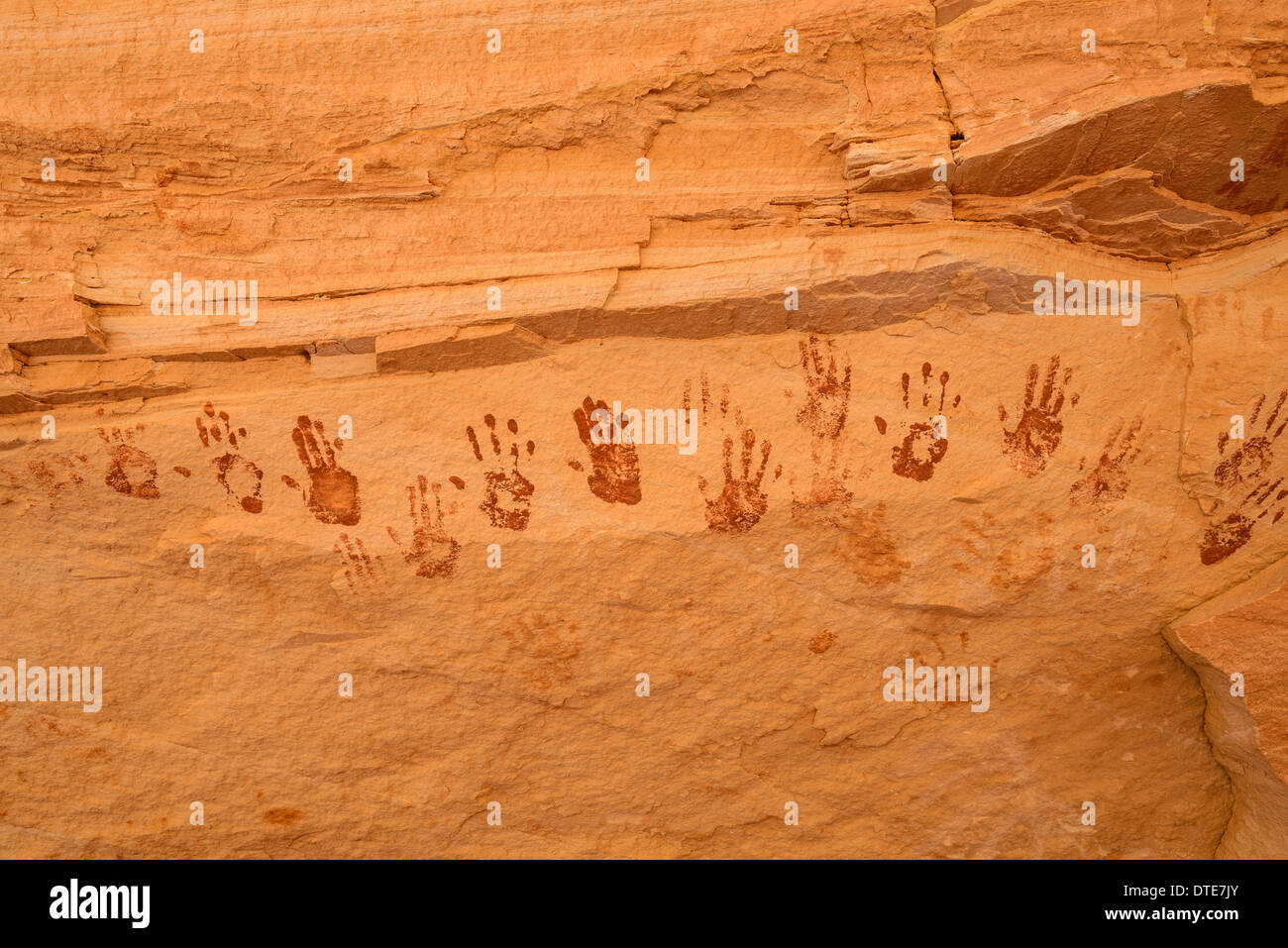 Handabdrücke, alten indischen Gemälden, Piktogramme, White Canyon, Natural Bridges National Monument, Utah, USA Stockfoto