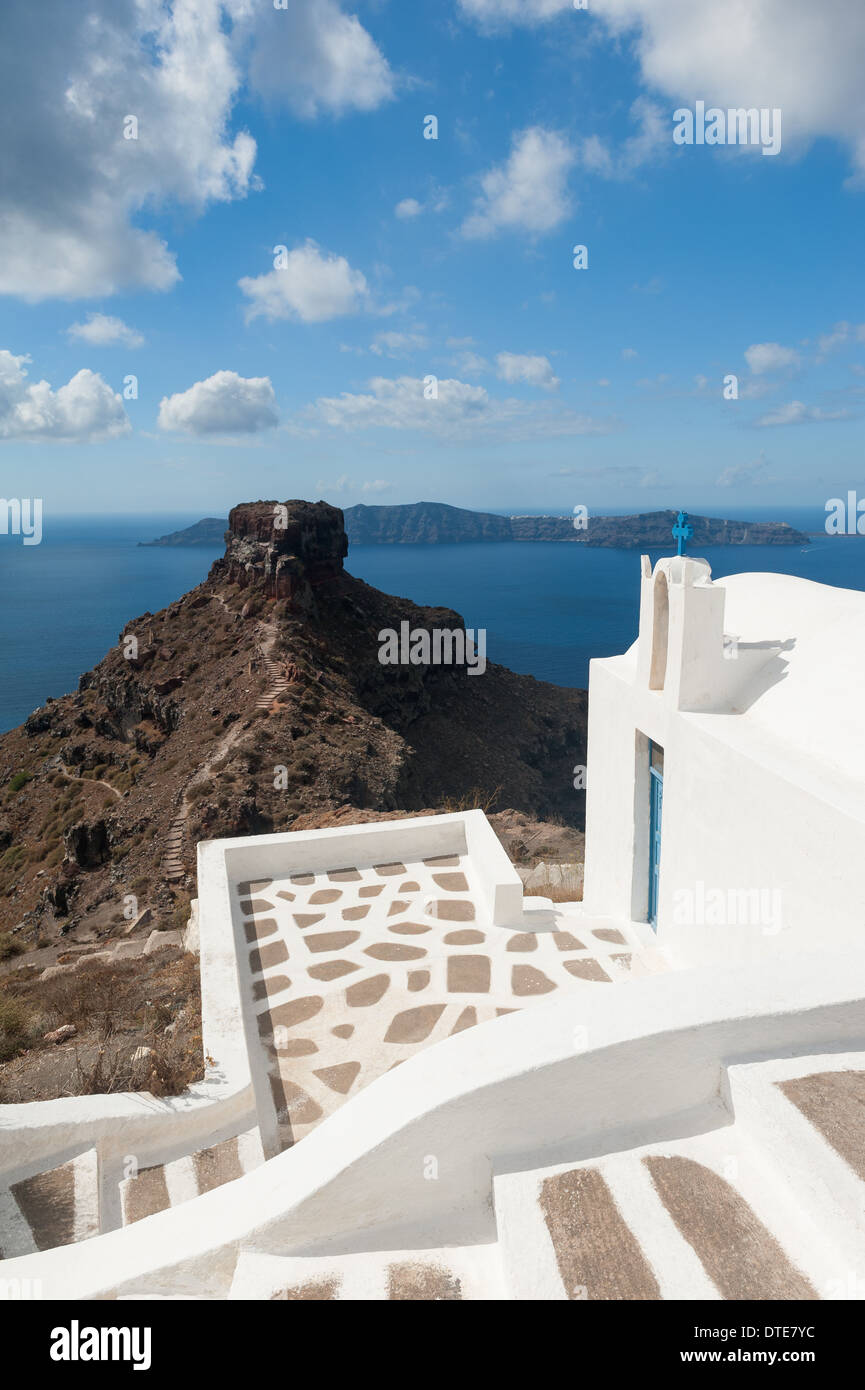 Kapelle am Skaros Rock Santorini Griechenland Stockfoto