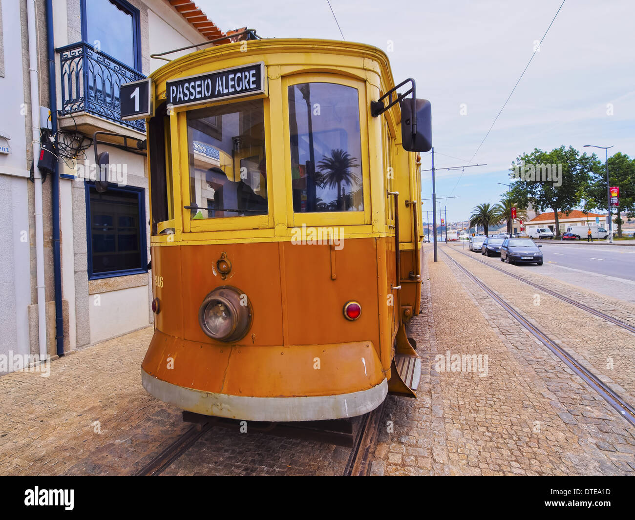 Passeio Alegre Nummer 1 Straßenbahn entlang des Flusses Douro in Porto, Portugal Stockfoto