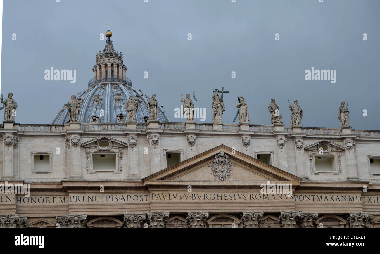 St. Peter in Rom, die Kirche zu 1,2 Milliarden Katholiken, 2,2 Milliarden Christen und 940 Millionen Muslime in der Welt. Stockfoto