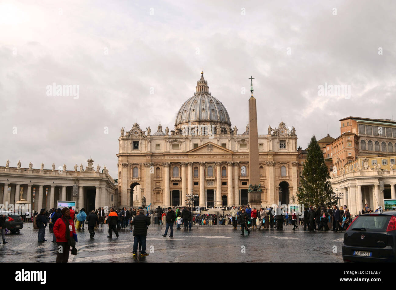 St. Peter in Rom, die Kirche zu 1,2 Milliarden Katholiken, 2,2 Milliarden Christen und 940 Millionen Muslime in der Welt. Stockfoto