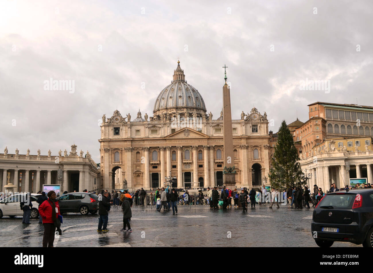 St. Peter's in Rom, die Kirche zu 1,2 Milliarden Katholiken, 2,2 Milliarden Christen und 940 Millionen Muslime in der Welt... Stockfoto