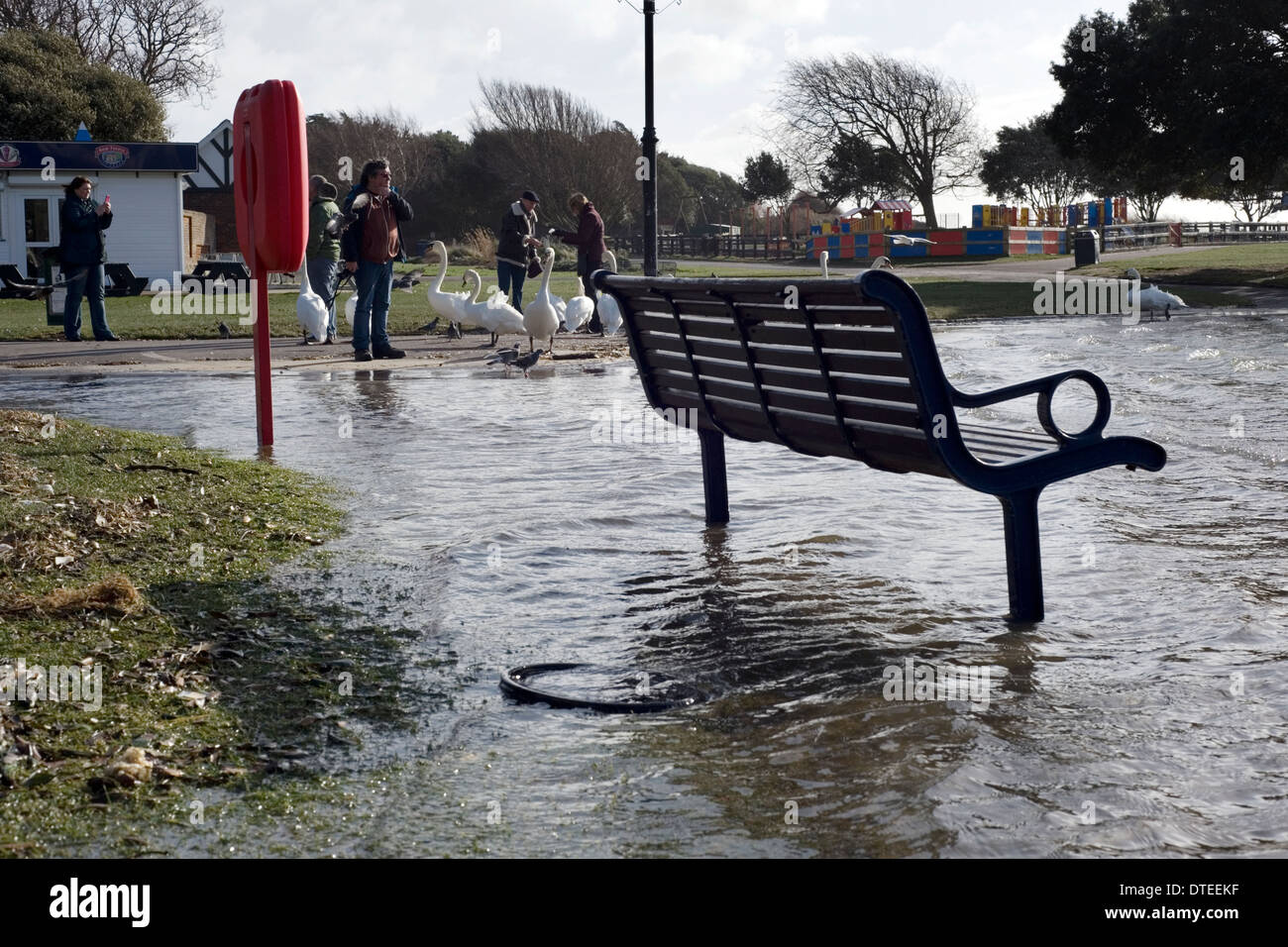 hohe Wasserstände nach beispielloses Maß an Regen bei Kanu See Southsea England uk Stockfoto