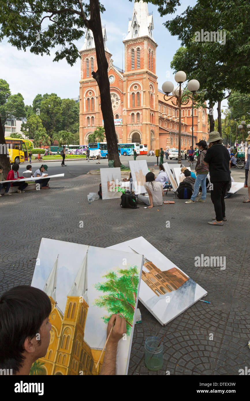 Schüler malen Gegend rund um Notre Dame Kathedrale, Saigon, Vietnam Stockfoto